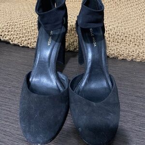 Pelle Moda Black Heel